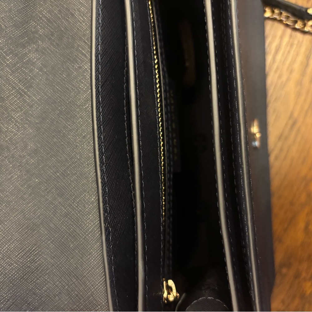 Tory Burch Navy Crossbody Bag with Gold Chain - Picture 4 of 11